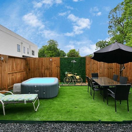 Blissful Getaway Home With Hot Tub & Backyard Near Downtown Houston Ngoại thất bức ảnh
