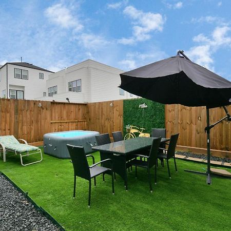 Blissful Getaway Home With Hot Tub & Backyard Near Downtown Houston Ngoại thất bức ảnh
