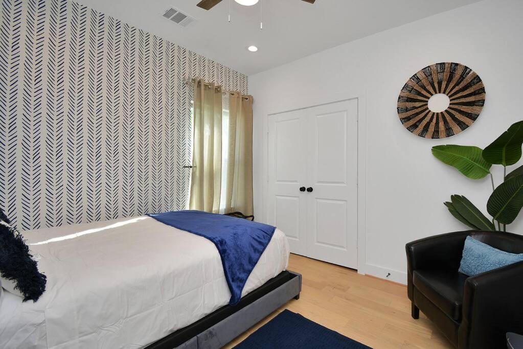 Blissful Getaway Home With Hot Tub & Backyard Near Downtown Houston Ngoại thất bức ảnh