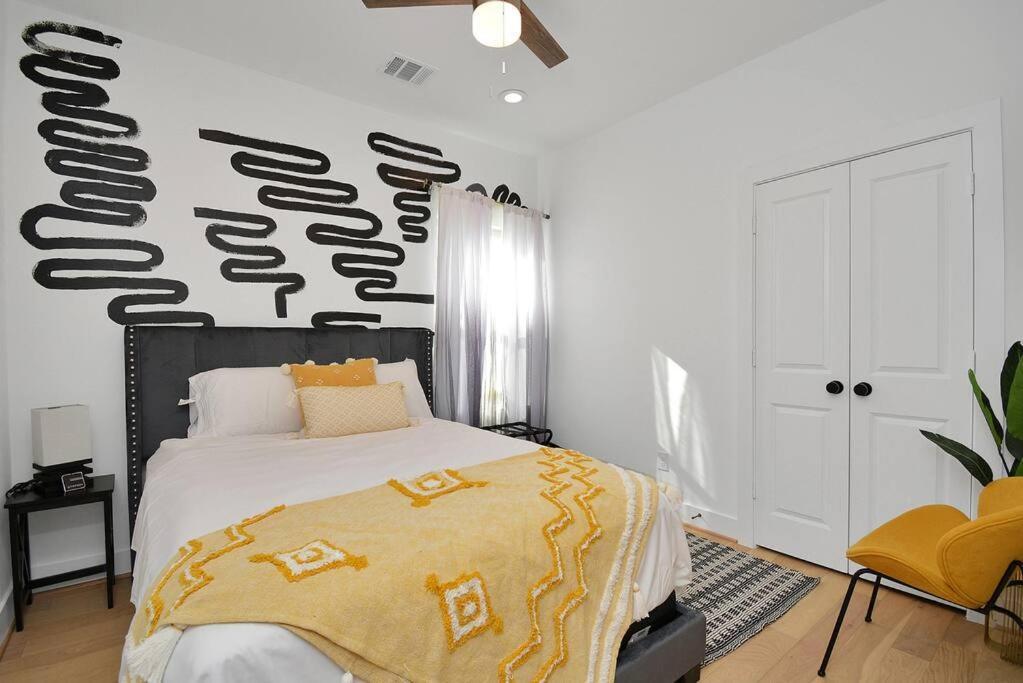 Blissful Getaway Home With Hot Tub & Backyard Near Downtown Houston Ngoại thất bức ảnh