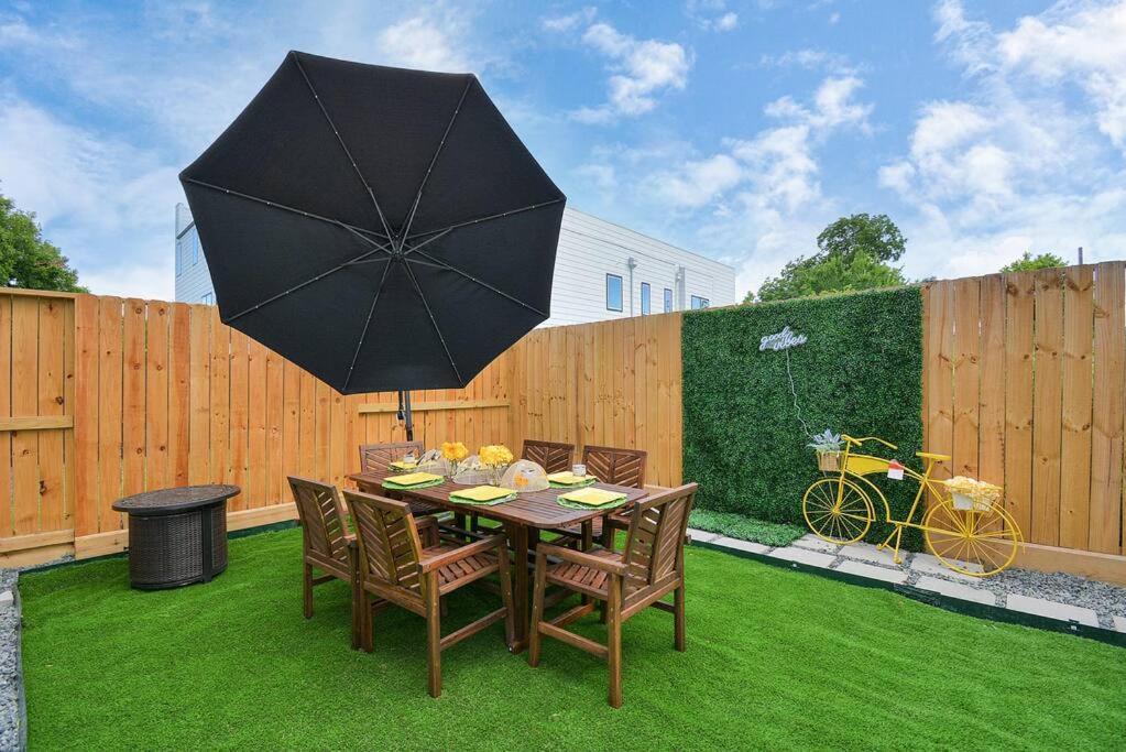 Blissful Getaway Home With Hot Tub & Backyard Near Downtown Houston Ngoại thất bức ảnh
