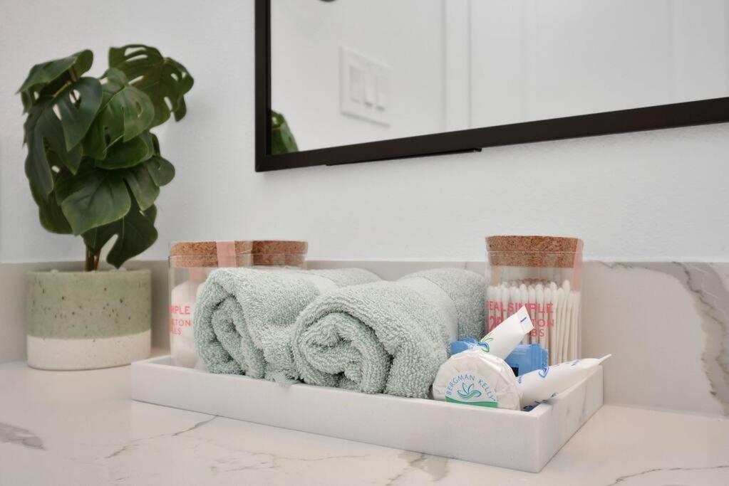 Blissful Getaway Home With Hot Tub & Backyard Near Downtown Houston Ngoại thất bức ảnh