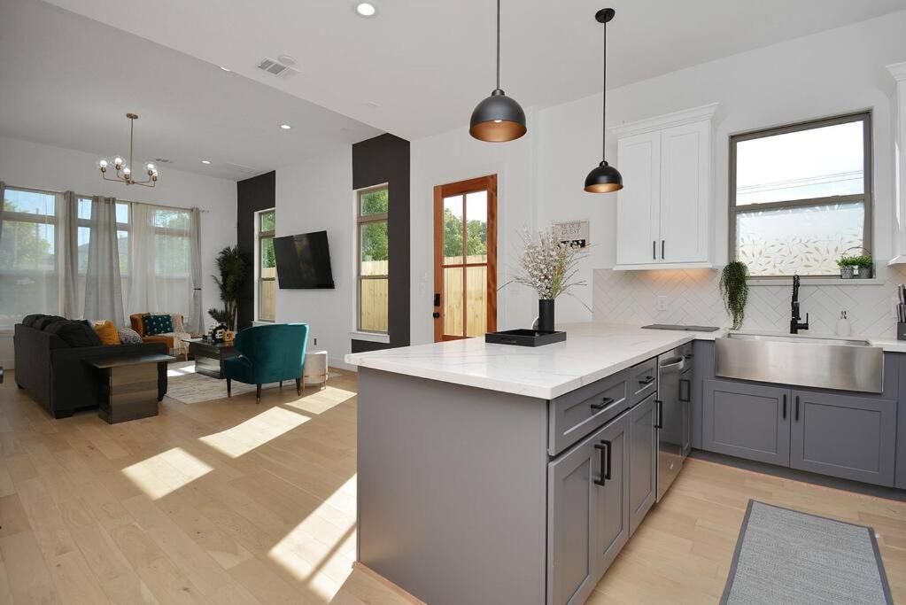 Blissful Getaway Home With Hot Tub & Backyard Near Downtown Houston Ngoại thất bức ảnh