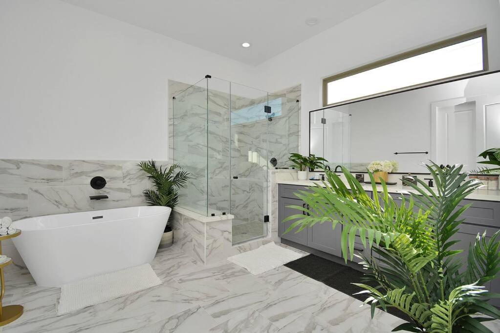 Blissful Getaway Home With Hot Tub & Backyard Near Downtown Houston Ngoại thất bức ảnh