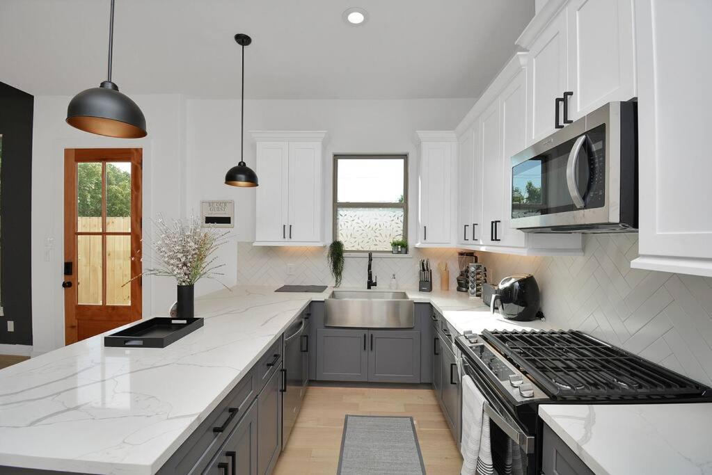 Blissful Getaway Home With Hot Tub & Backyard Near Downtown Houston Ngoại thất bức ảnh