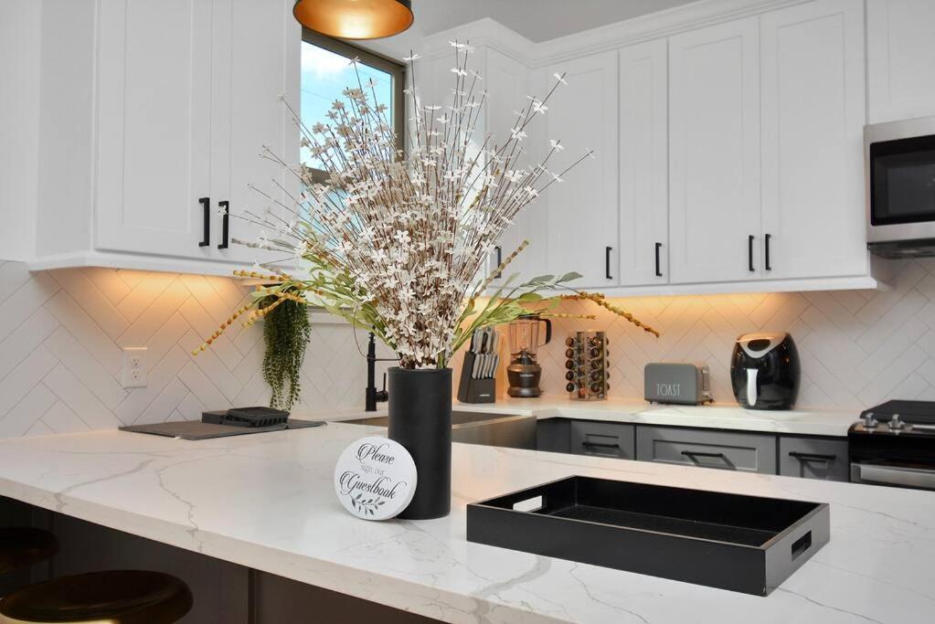 Blissful Getaway Home With Hot Tub & Backyard Near Downtown Houston Ngoại thất bức ảnh