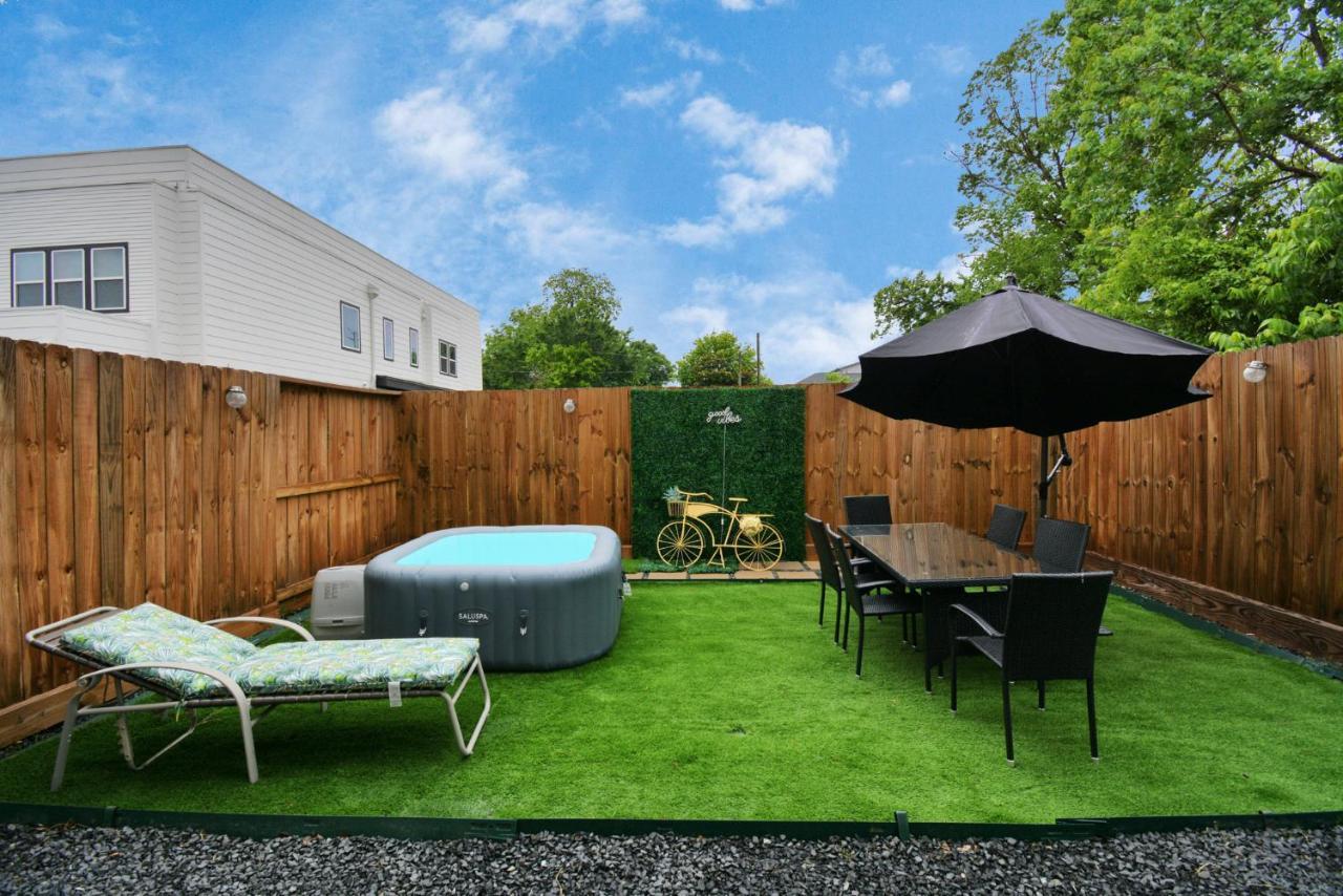 Blissful Getaway Home With Hot Tub & Backyard Near Downtown Houston Ngoại thất bức ảnh