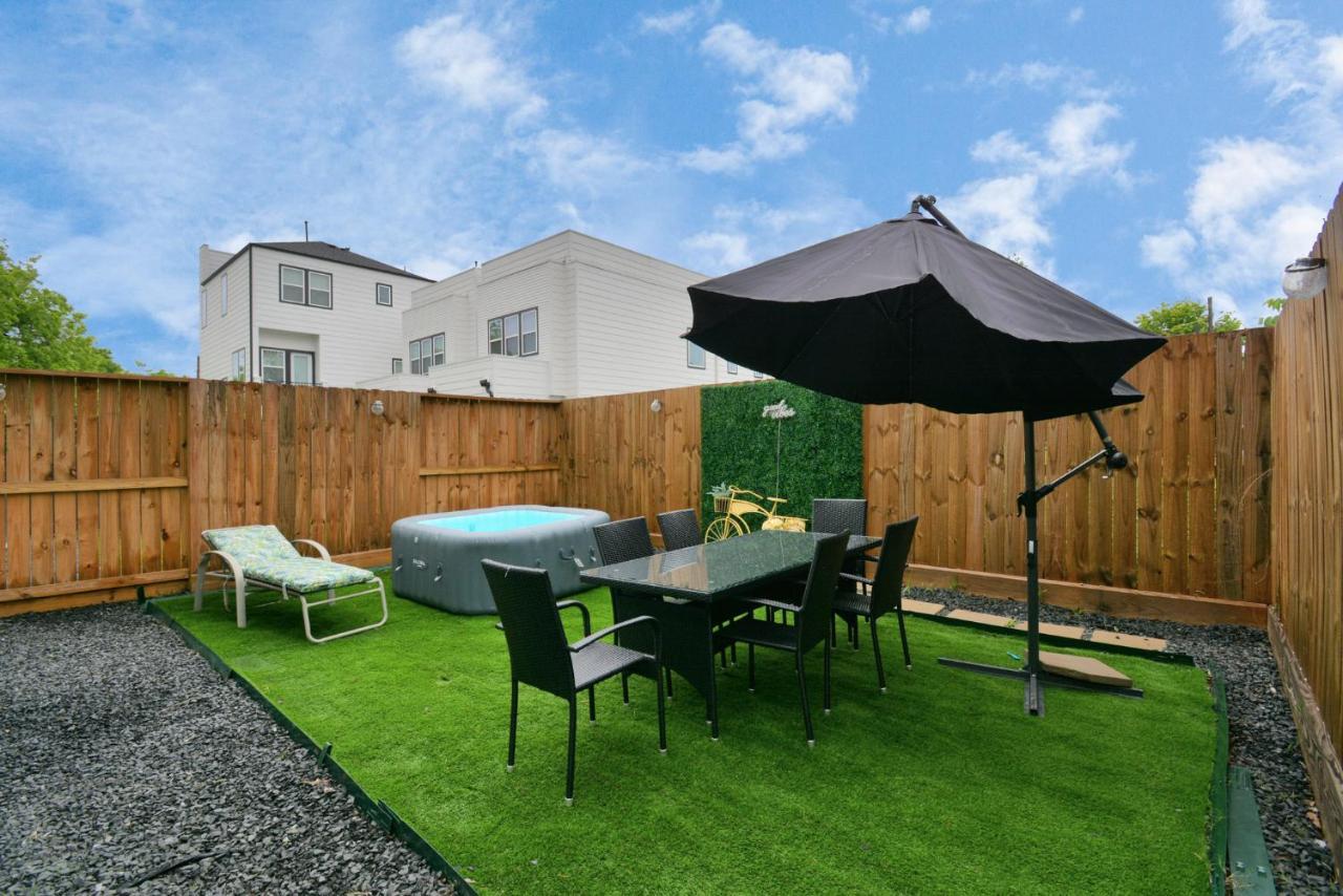 Blissful Getaway Home With Hot Tub & Backyard Near Downtown Houston Ngoại thất bức ảnh